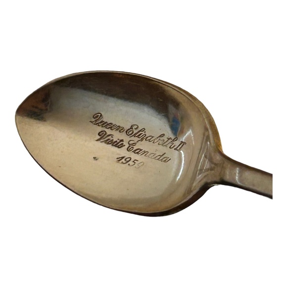 Silver Spoon Queen Elizabeth Visits Canada 1959 - Picture 2 of 3